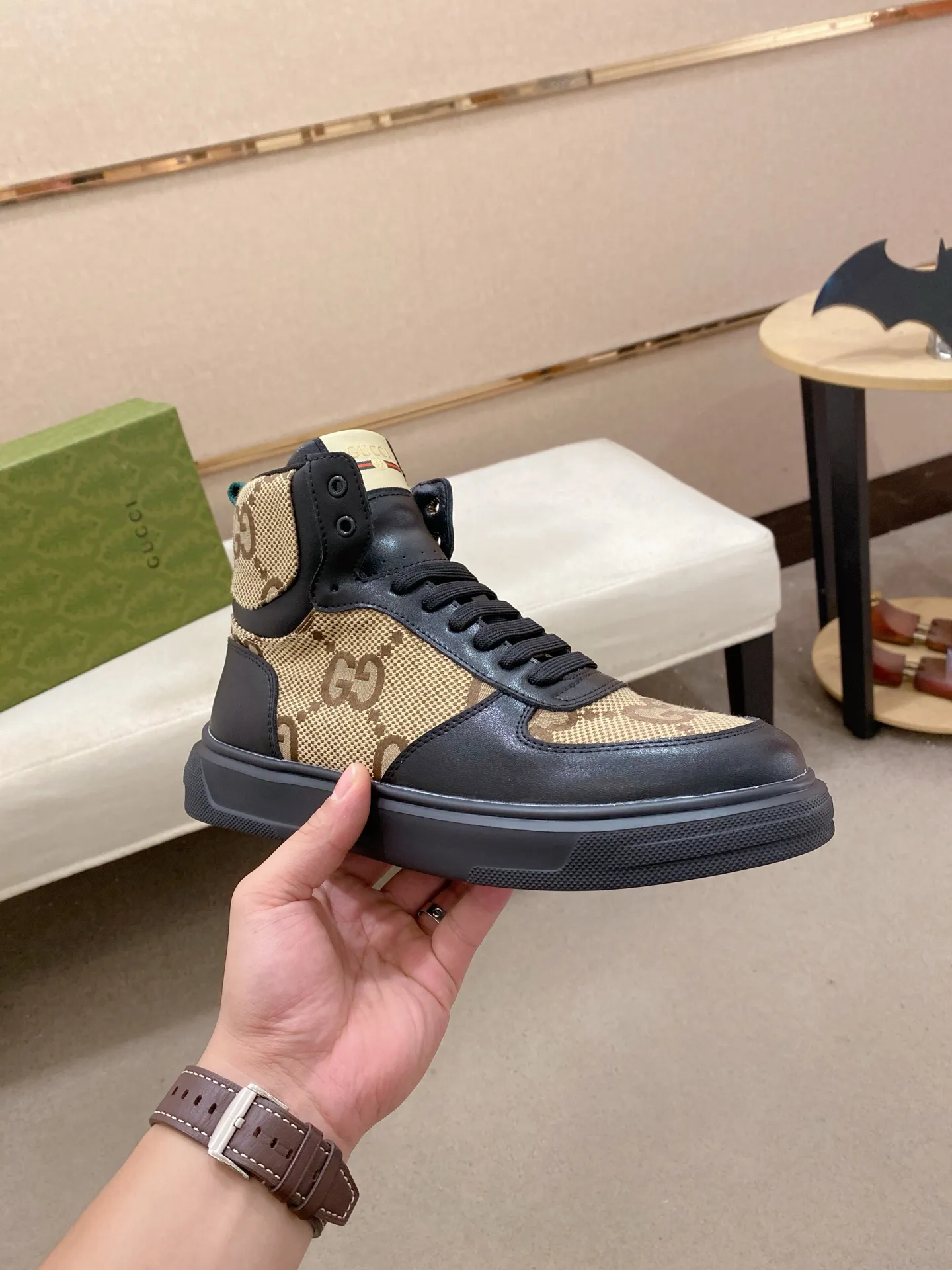 Men's clothing and shoes: 420💰 (GUCCI) The latest model from the official website🎁🎁Casual and fashionable men's shoes👟, hot style💥The version is simple and elegant, exclusive for trendy men. The unique latest brand elements from the official website👑Original Gucci decoration, fashionable and generous, the fabric is original cowhide ✅Mesh breathable lining, the official website specifies wear-resistant casual outsole, the classic model is taken in kind at the counter🎬38-44 (can be customized for 45 non-refundable)